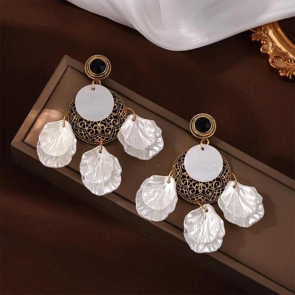NEW Boho Bold Dramatic Antique Gold and Pearly White Shell Drop Earrings - Picture 4 of 5